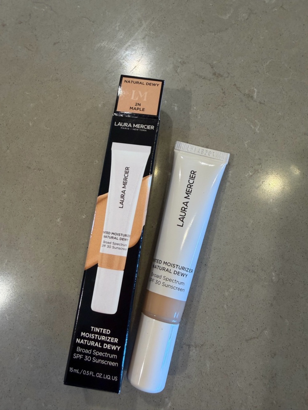 laura mercier Tinted Moisturizer Natural Dewy 2N Maple - Beige